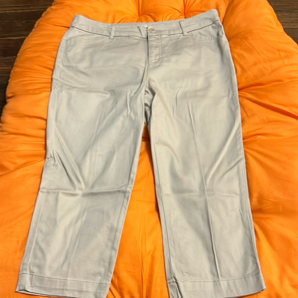 St John’s Bay mid rise tall capri pant in khaki